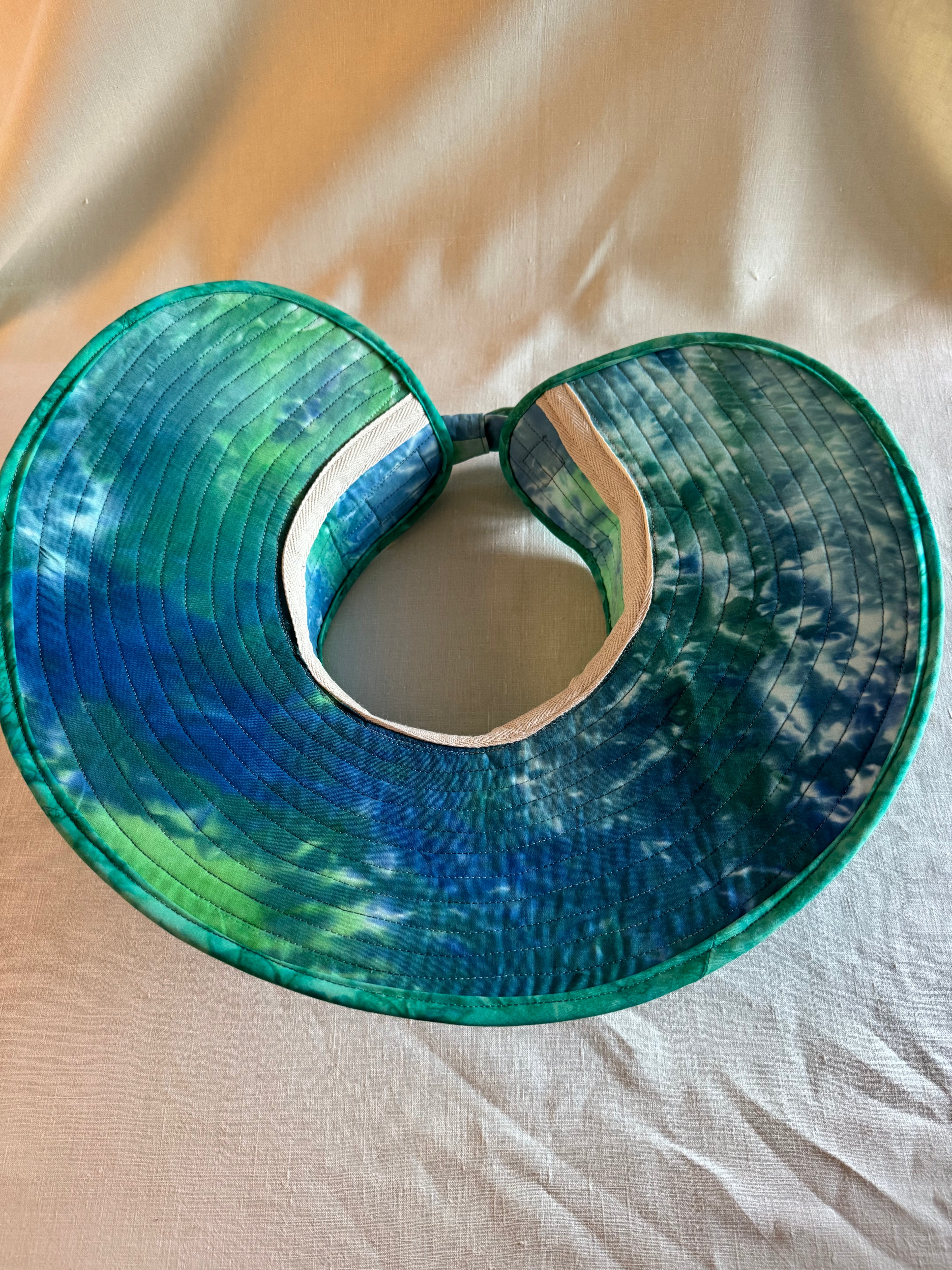 Adjustable sun hat / visor